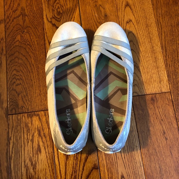 Skechers Flats - Picture 2 of 4